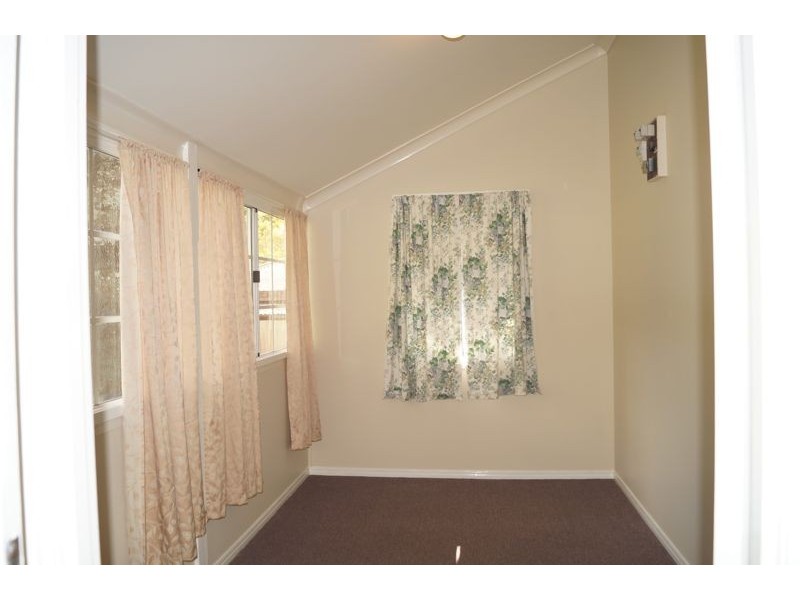 27 Pottinger St, Newtown QLD 4350