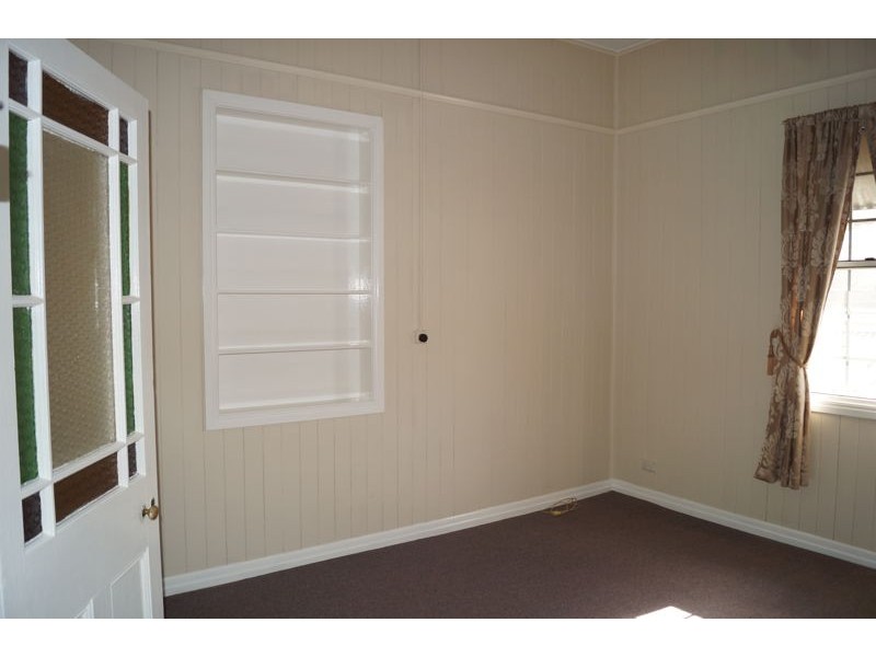 27 Pottinger St, Newtown QLD 4350