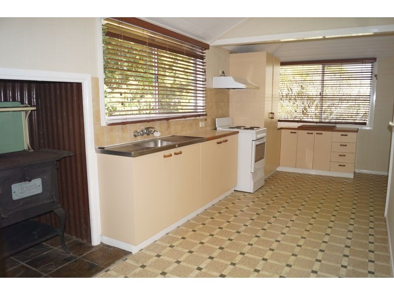 27 Pottinger St, Newtown QLD 4350