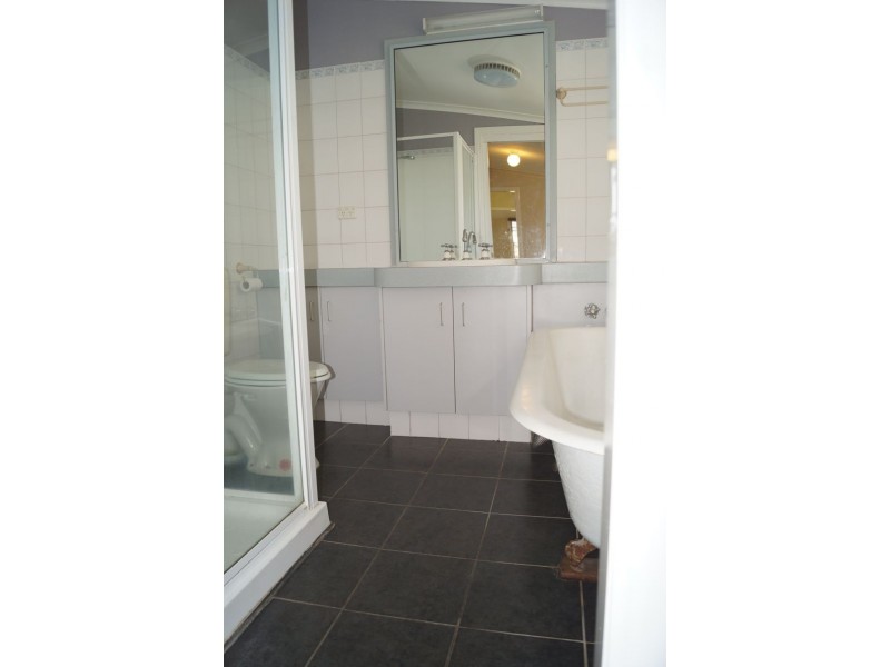 27 Pottinger St, Newtown QLD 4350