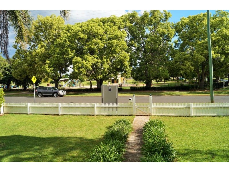 27 Pottinger St, Newtown QLD 4350