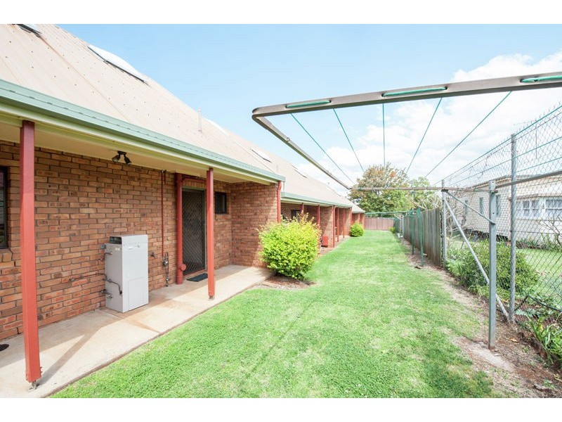 5/367-369 Margaret Street, Newtown QLD 4350