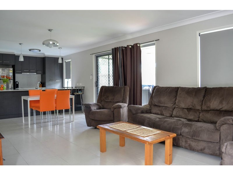 2/213 New England Highway, Harlaxton QLD 4350