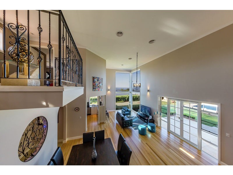 6 Sherwood Street, Mount Lofty QLD 4350