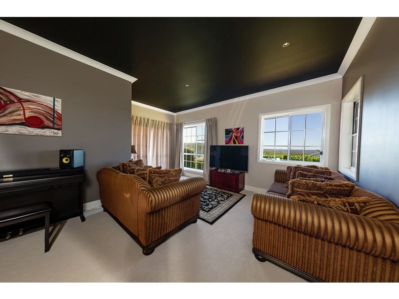 6 Sherwood Street, Mount Lofty QLD 4350