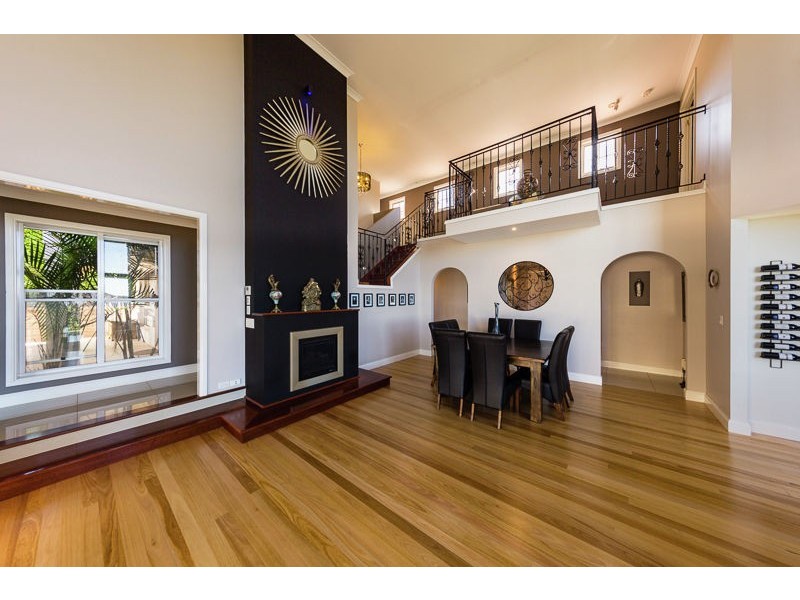 6 Sherwood Street, Mount Lofty QLD 4350
