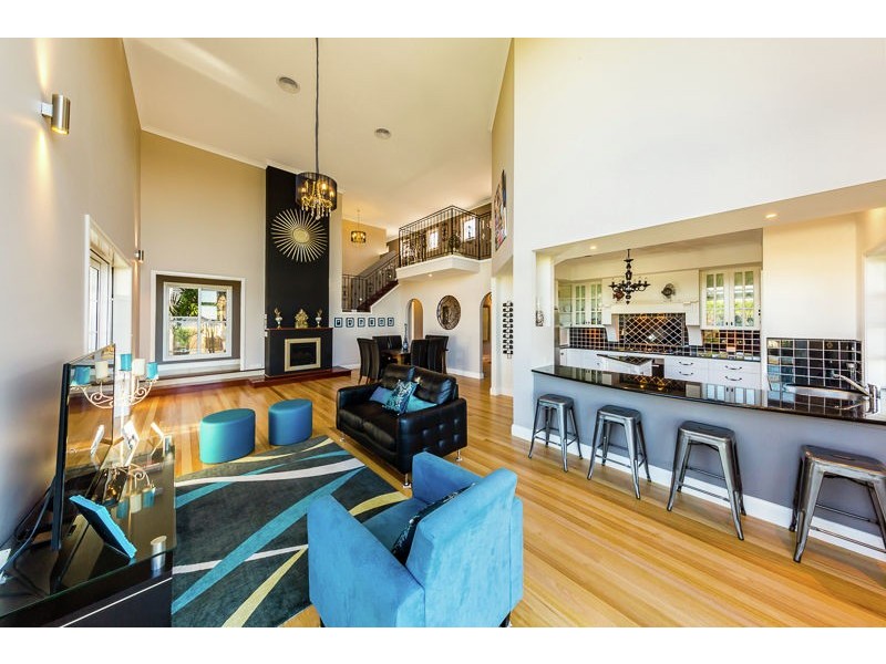 6 Sherwood Street, Mount Lofty QLD 4350