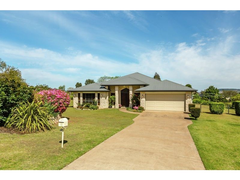 2 William Court, Cotswold Hills QLD 4350