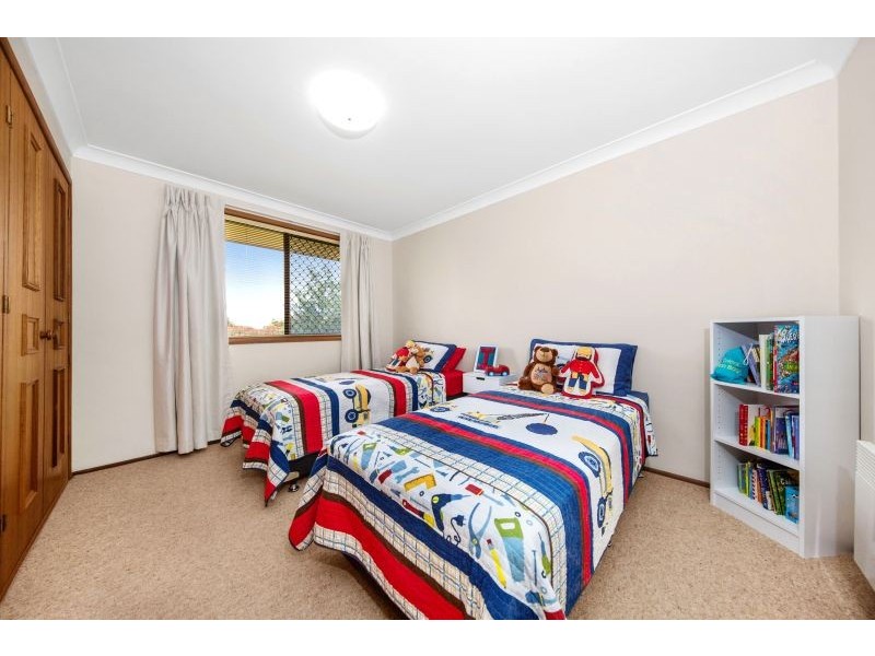 40 Hinkler Crescent, Wilsonton QLD 4350