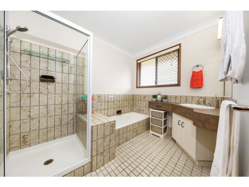 40 Hinkler Crescent, Wilsonton QLD 4350