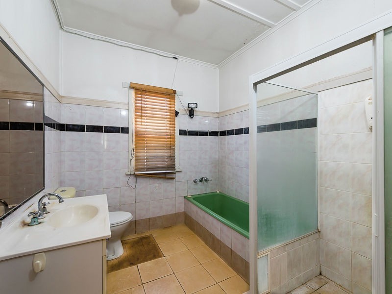 3 Derwak Street, Harristown QLD 4350