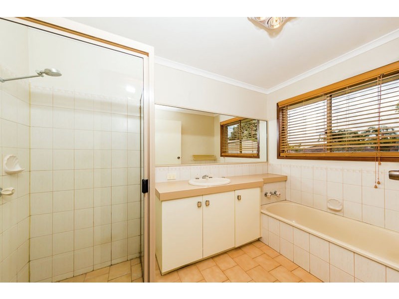 6 Millicent Court, Centenary Heights QLD 4350