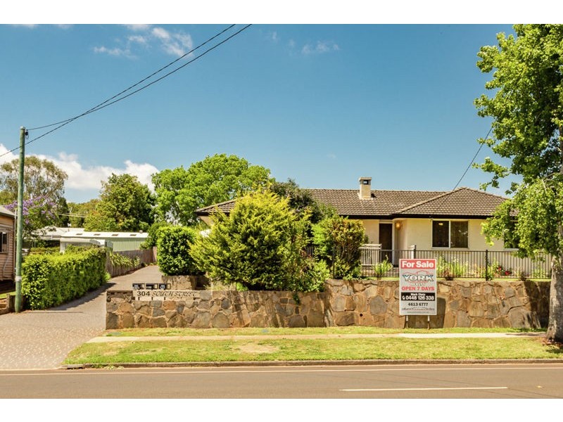 304 South Street, Harristown QLD 4350