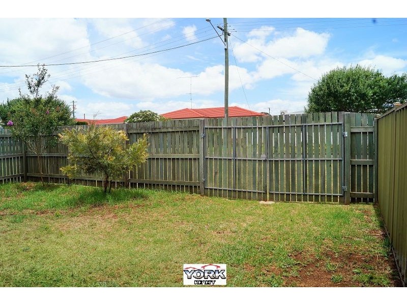 17 Podd Street, Wilsonton QLD 4350
