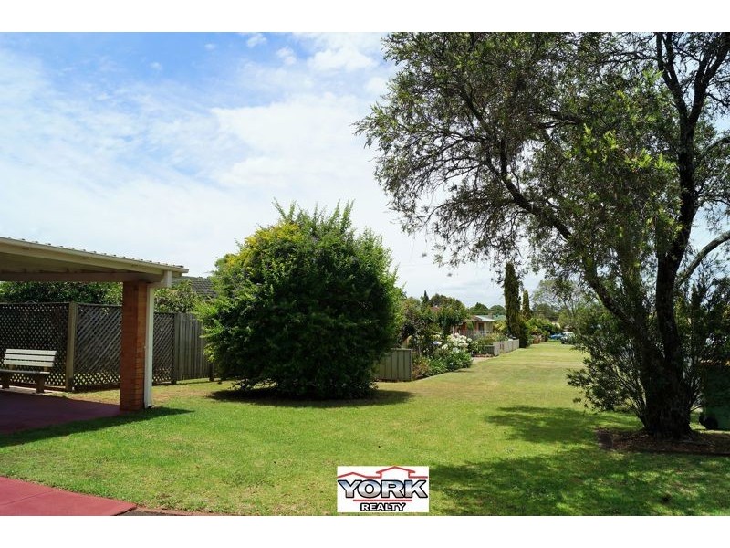 17 Podd Street, Wilsonton QLD 4350