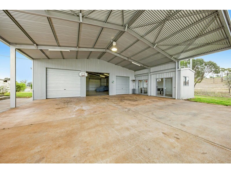 518 Goombungee Meringandan Road, Meringandan West QLD 4352