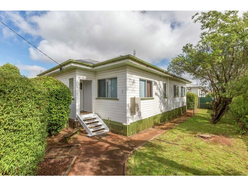 7 Victory Street, Newtown QLD 4350