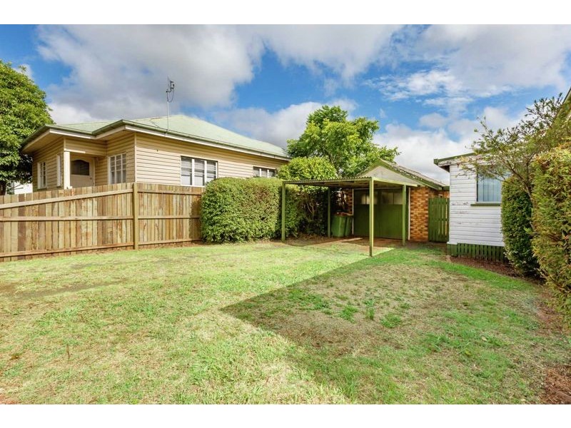 7 Victory Street, Newtown QLD 4350