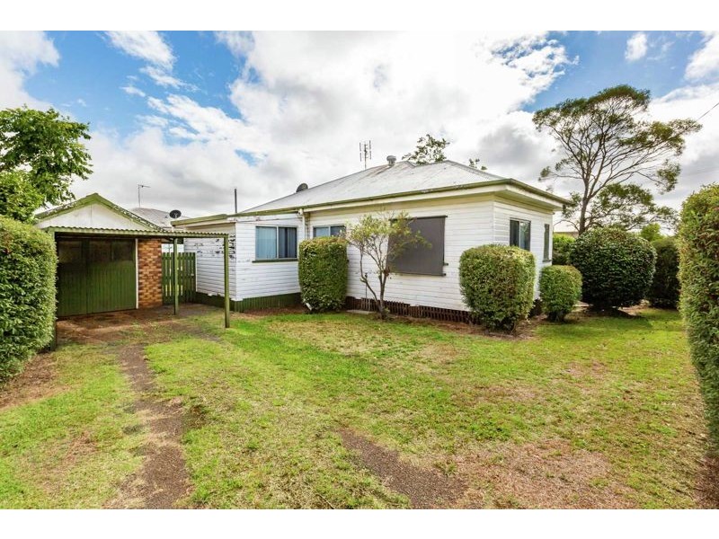 7 Victory Street, Newtown QLD 4350