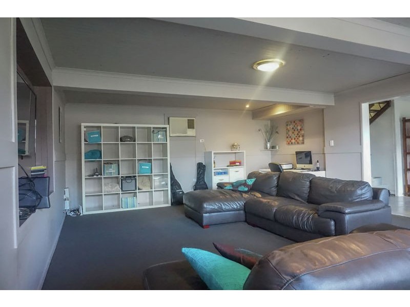 5 Talinga Street, Mount Lofty QLD 4350