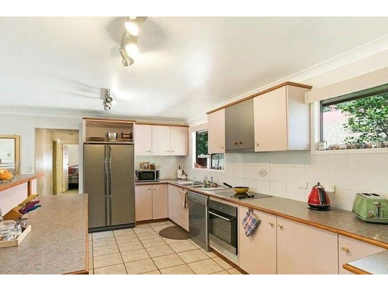 22 Amos Crescent, Mount Lofty QLD 4350