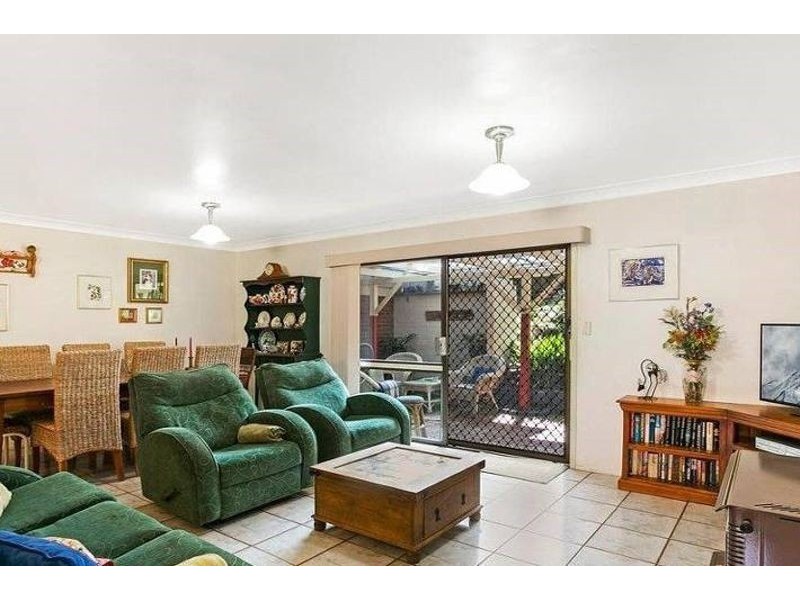 22 Amos Crescent, Mount Lofty QLD 4350