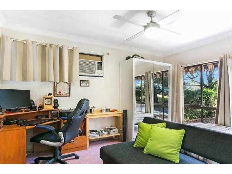22 Amos Crescent, Mount Lofty QLD 4350