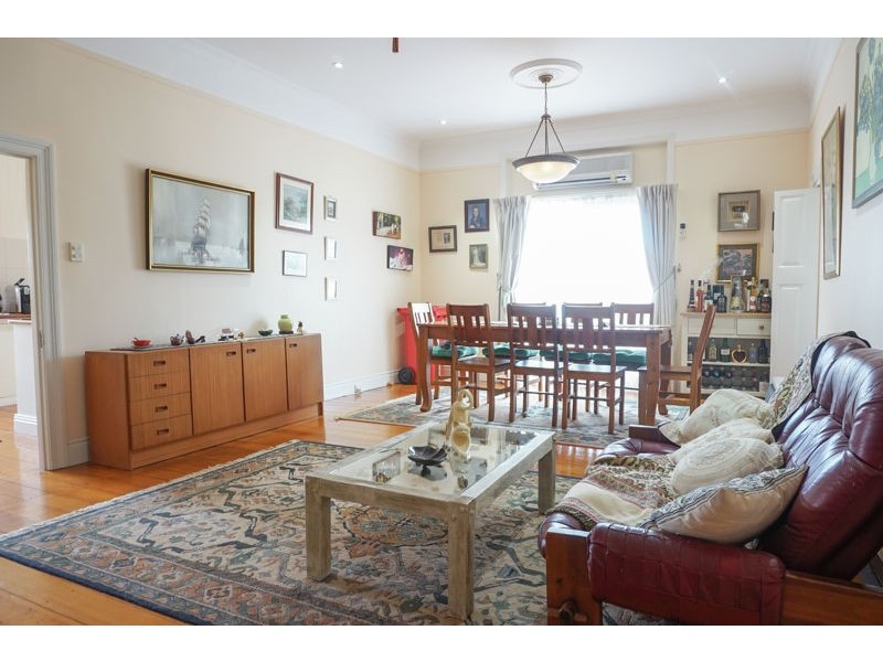 321 South Street, Harristown QLD 4350