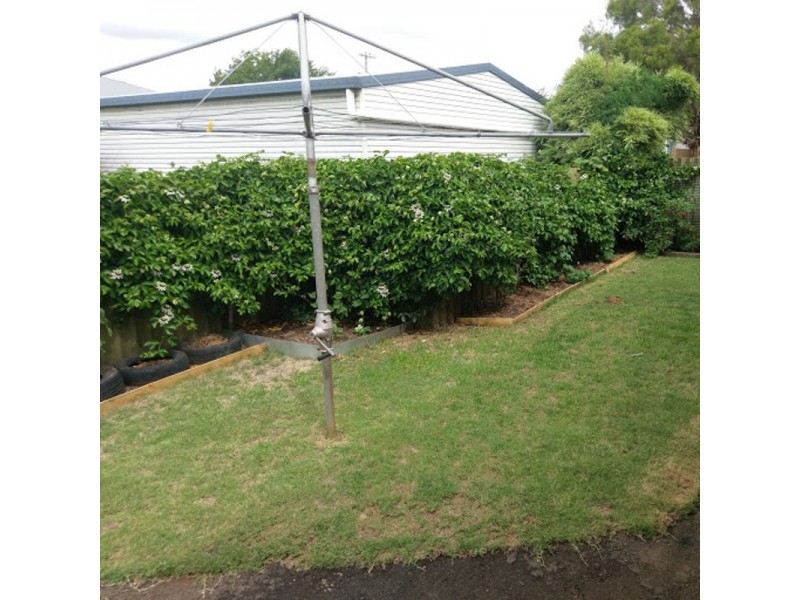 2a Birdwood Street, Newtown QLD 4350