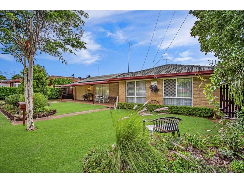 10 Sapphire Court, Kearneys Spring QLD 4350