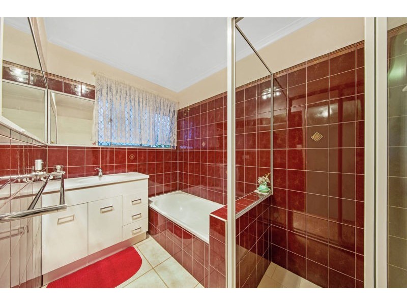 10 Sapphire Court, Kearneys Spring QLD 4350