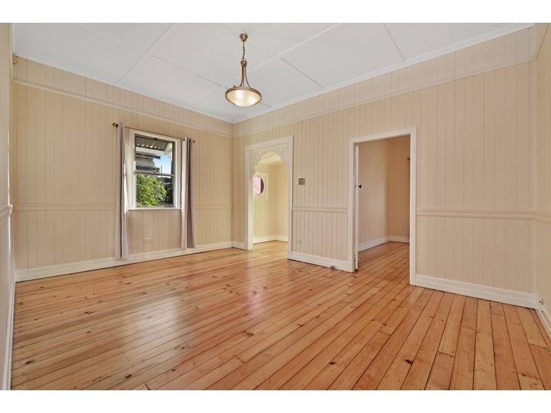 18 West St, North Toowoomba QLD 4350