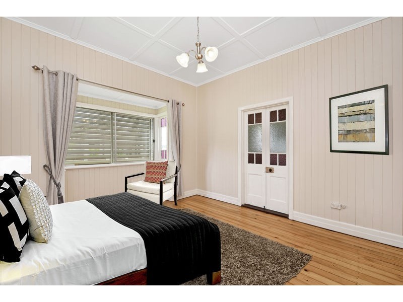 18 West St, North Toowoomba QLD 4350