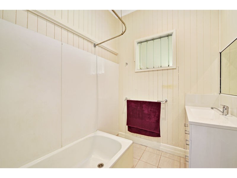 18 West St, North Toowoomba QLD 4350