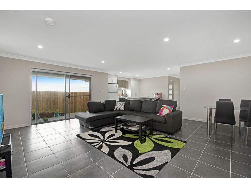 2/176 Handley Street, Darling Heights QLD 4350