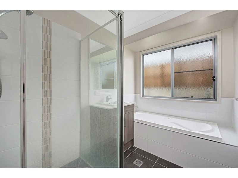 2/176 Handley Street, Darling Heights QLD 4350