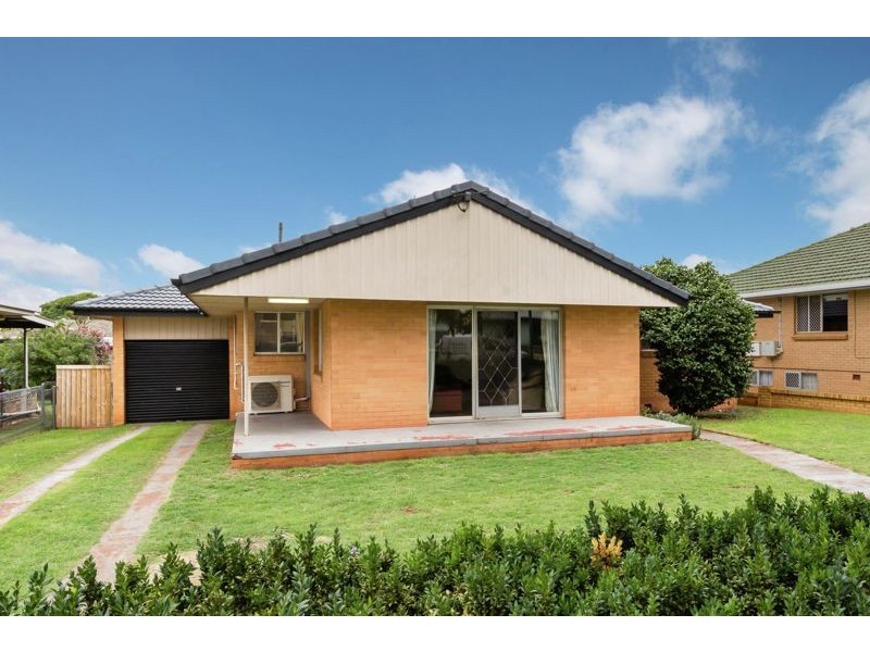 18 Friend Street, Harristown QLD 4350