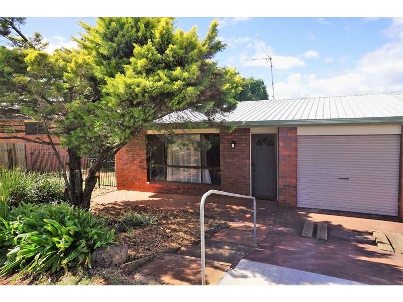 2/8 Rebecca Court, Kearneys Spring QLD 4350