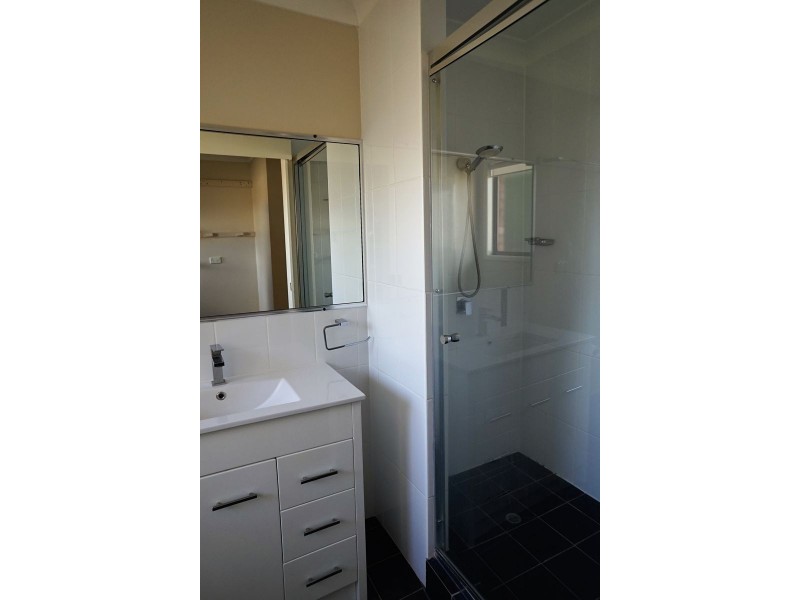 2/8 Rebecca Court, Kearneys Spring QLD 4350