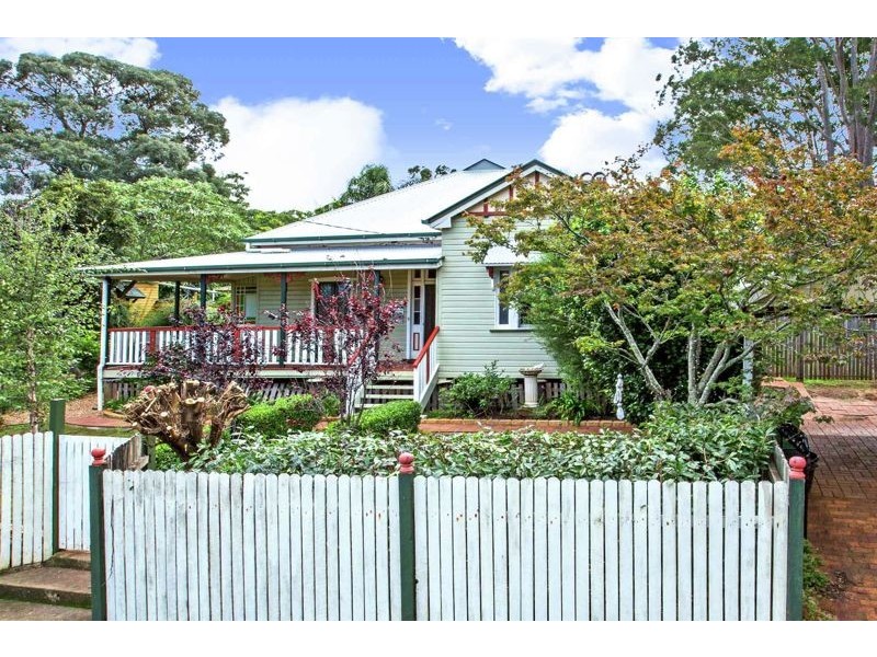 93 Bridge Street, Mount Lofty QLD 4350