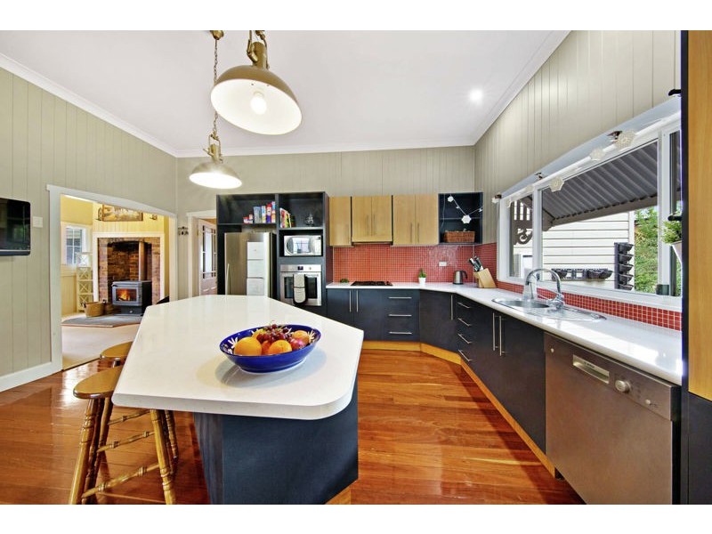 93 Bridge Street, Mount Lofty QLD 4350