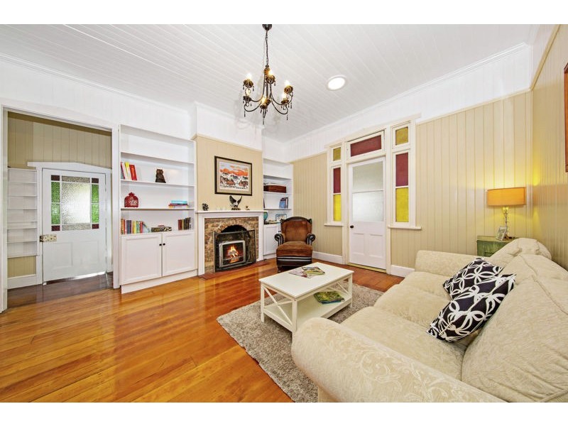 93 Bridge Street, Mount Lofty QLD 4350