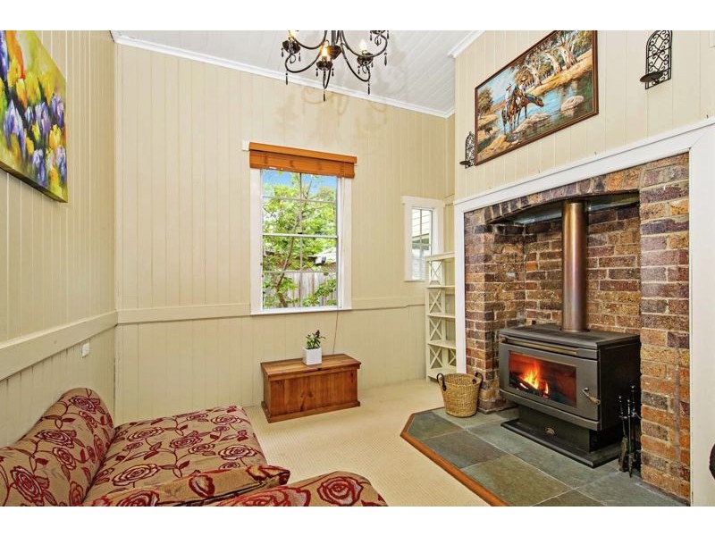 93 Bridge Street, Mount Lofty QLD 4350