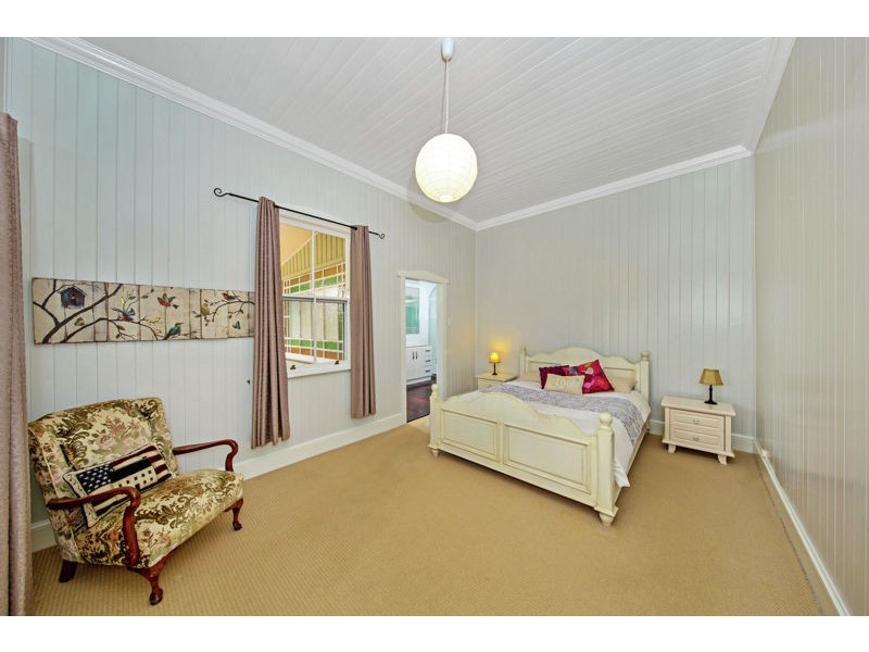 93 Bridge Street, Mount Lofty QLD 4350