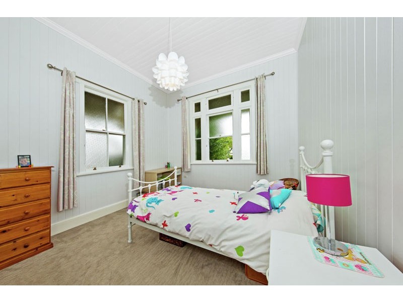 93 Bridge Street, Mount Lofty QLD 4350