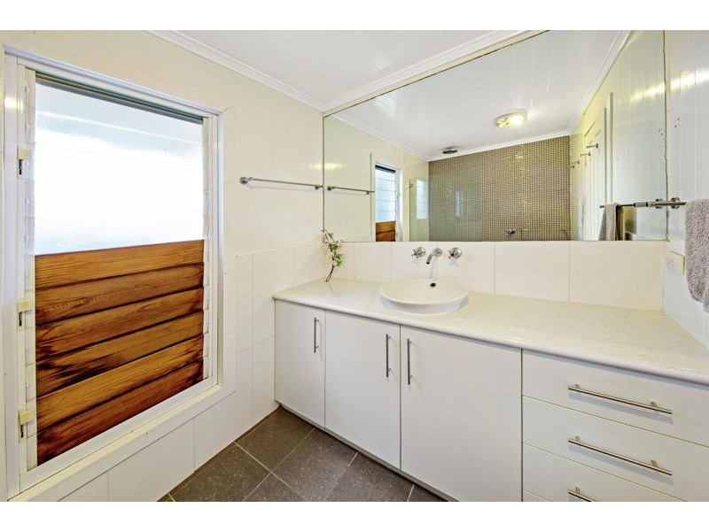 93 Bridge Street, Mount Lofty QLD 4350