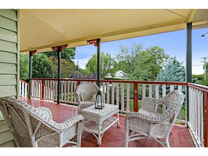 93 Bridge Street, Mount Lofty QLD 4350