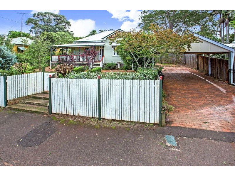93 Bridge Street, Mount Lofty QLD 4350