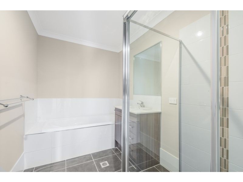 1/176 Handley Street, Darling Heights QLD 4350