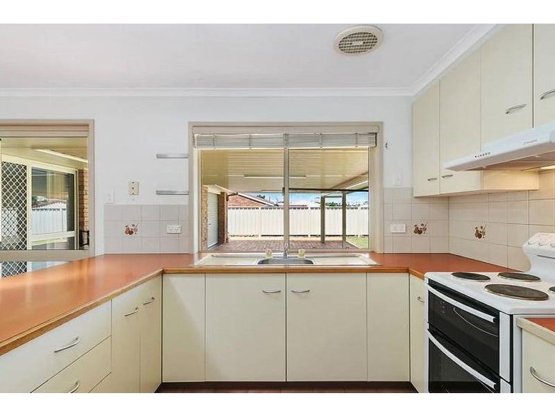12 Hoffman Street, Kearneys Spring QLD 4350